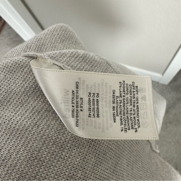 Aritzia Wilfred
Belize Cardigan 100% wool - Picture 12 of 12